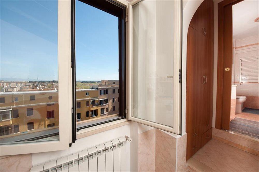 Terrazza San Pietro Apartment Рим Екстериор снимка
